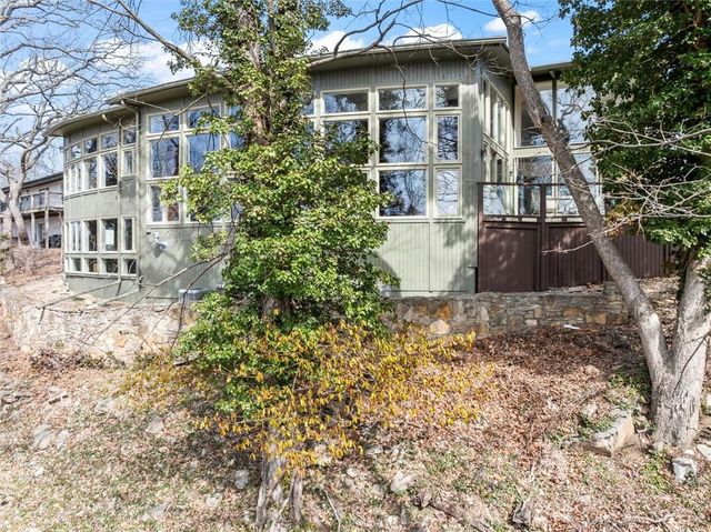 254 Arapahoe Circle E, Lake Quivira, KS 66217