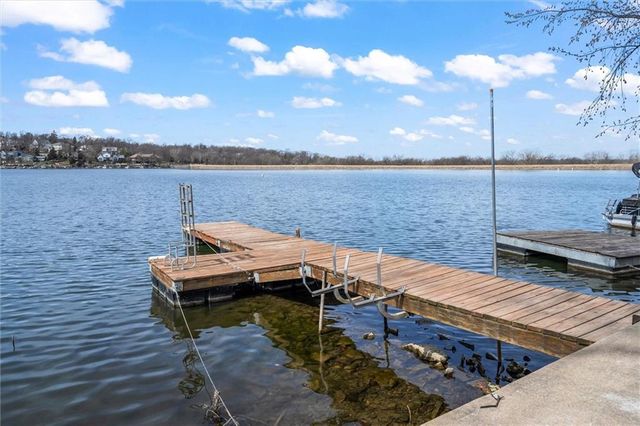 254 Arapahoe Circle E, Lake Quivira, KS 66217