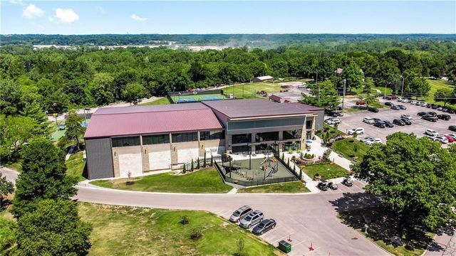 254 Arapahoe Circle E, Lake Quivira, KS 66217