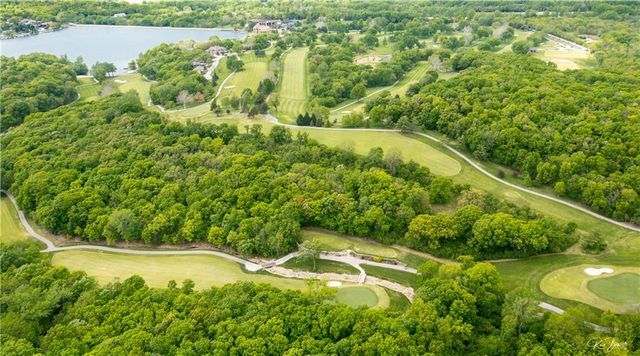 254 Arapahoe Circle E, Lake Quivira, KS 66217