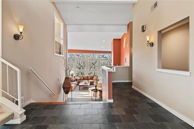 254 Arapahoe Circle E, Lake Quivira, KS 66217