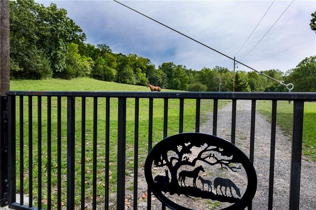 254 Arapahoe Circle E, Lake Quivira, KS 66217