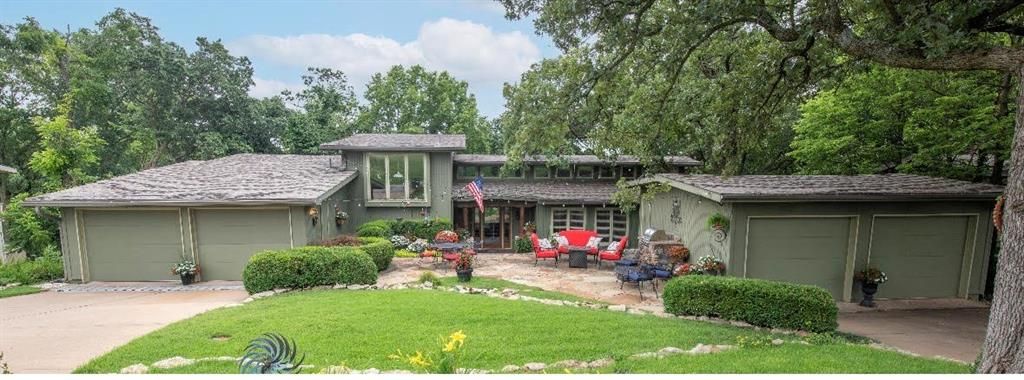 254 Arapahoe Circle E, Lake Quivira, KS 66217