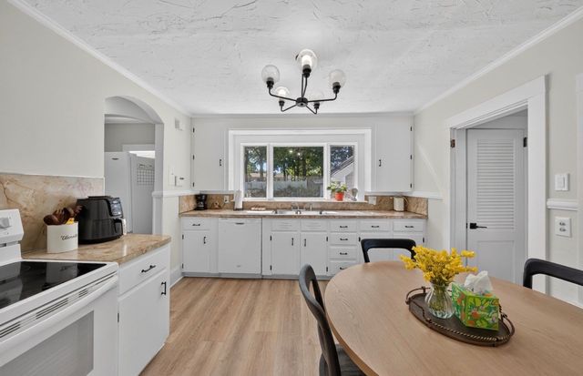 118 Carroll Ave, Brockton, MA 02301