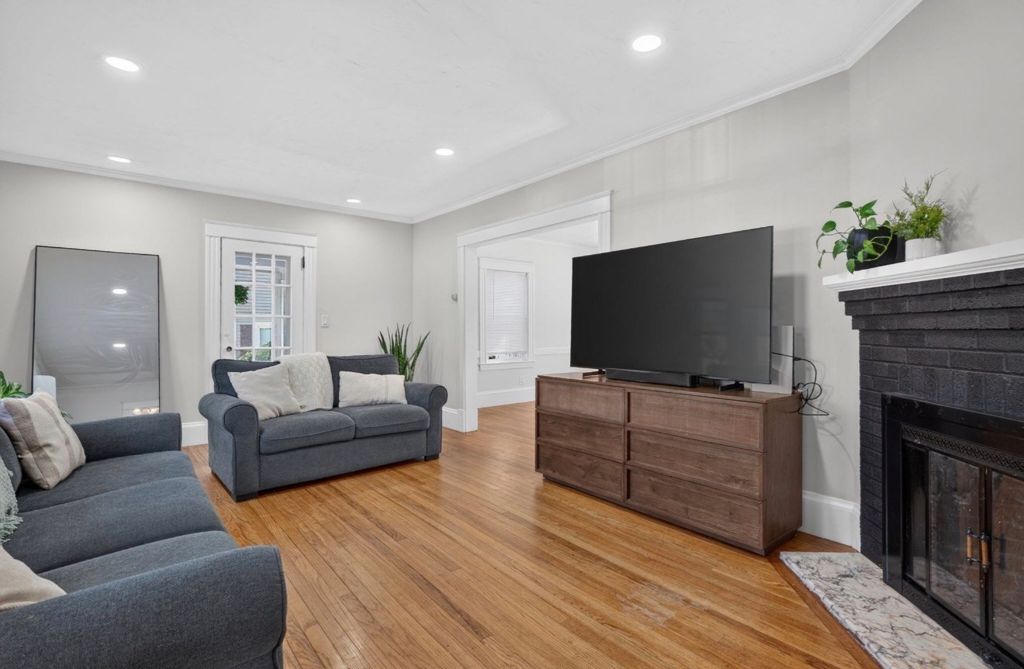 118 Carroll Ave, Brockton, MA 02301