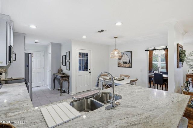 902 E College Street, Clinton, MS 39056