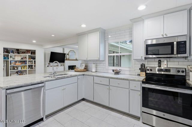 902 E College Street, Clinton, MS 39056