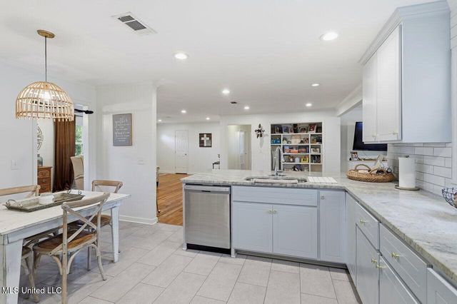 902 E College Street, Clinton, MS 39056