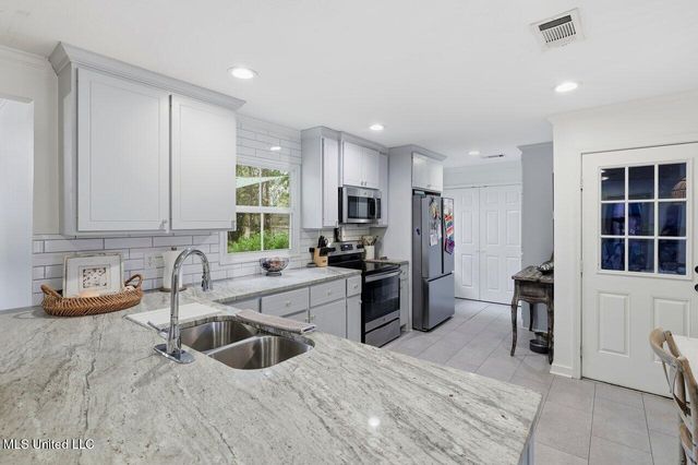 902 E College Street, Clinton, MS 39056