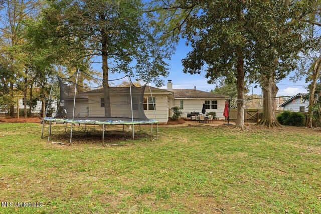 902 E College Street, Clinton, MS 39056