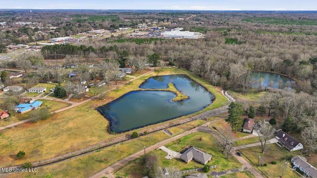 902 E College Street, Clinton, MS 39056