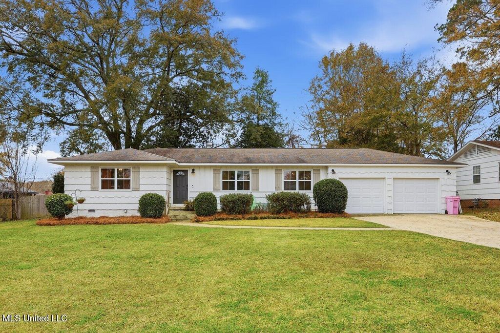 902 E College Street, Clinton, MS 39056