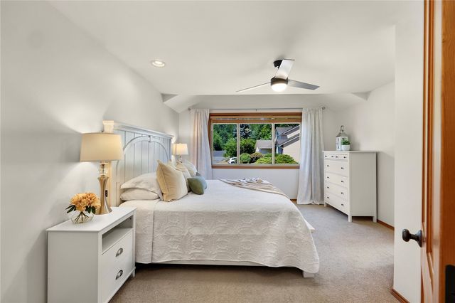 22209 NE 11th Place, Sammamish, WA 98074