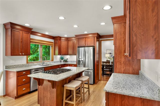 22209 NE 11th Place, Sammamish, WA 98074