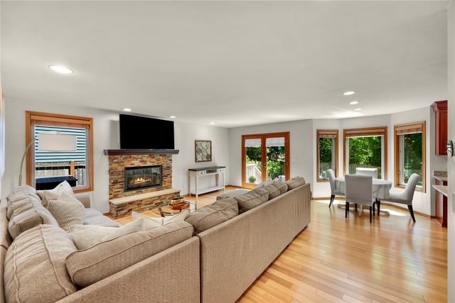 22209 NE 11th Place, Sammamish, WA 98074