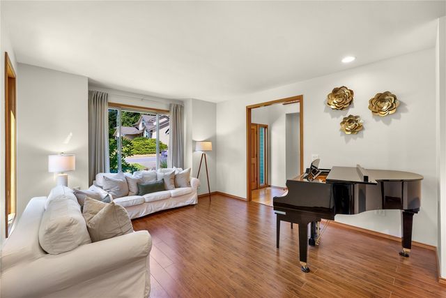 22209 NE 11th Place, Sammamish, WA 98074