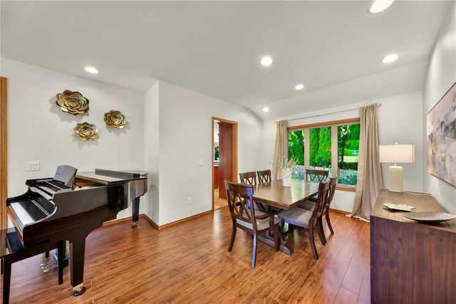 22209 NE 11th Place, Sammamish, WA 98074