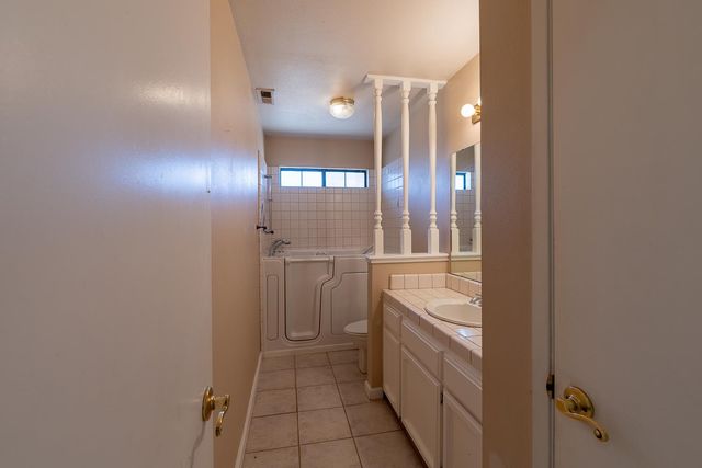 25199 Avenue 18, Madera, CA 93638