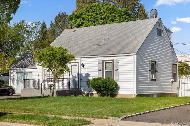 47 Cardinal Road, Levittown, NY 11756