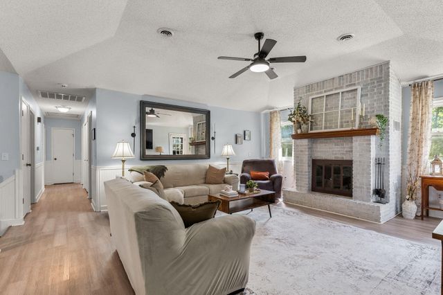 1820 East Hines Street, Republic, MO 65738