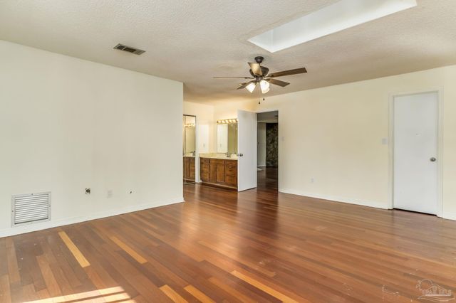 5150 Guy Ln, Pace, FL 32571