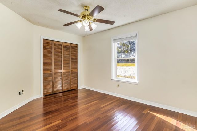 5150 Guy Ln, Pace, FL 32571