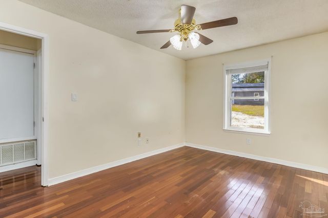 5150 Guy Ln, Pace, FL 32571