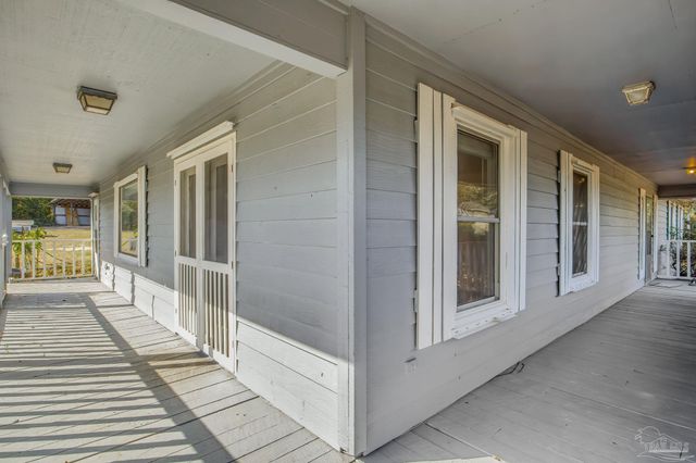 5150 Guy Ln, Pace, FL 32571