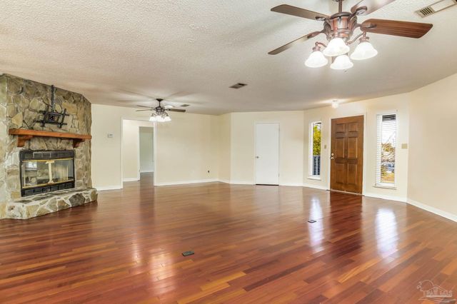 5150 Guy Ln, Pace, FL 32571