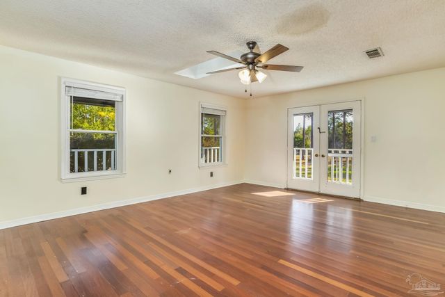 5150 Guy Ln, Pace, FL 32571