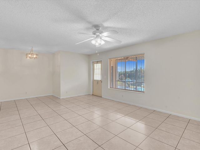 305 Knotty Pine Circle A2, Greenacres, FL 33463