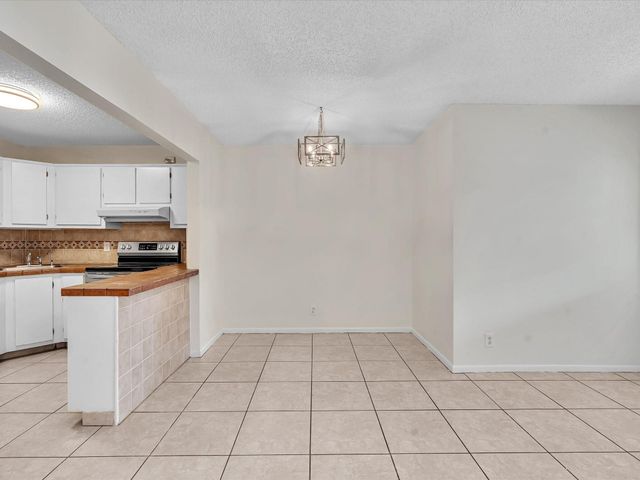 305 Knotty Pine Circle A2, Greenacres, FL 33463