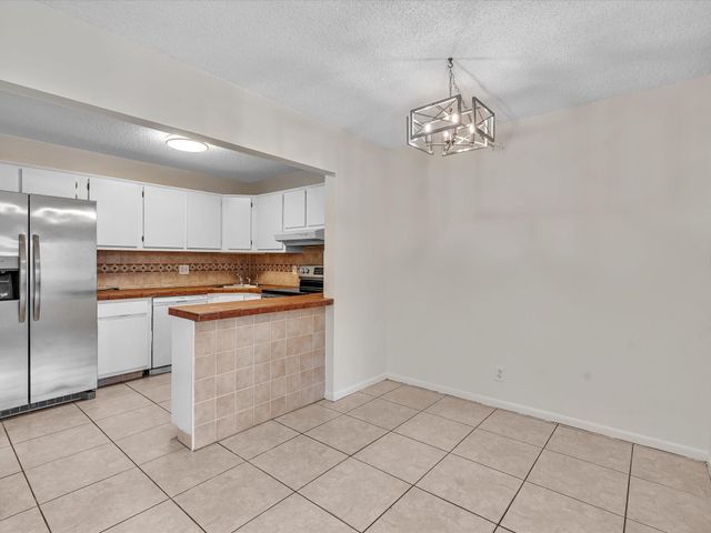 305 Knotty Pine Circle A2, Greenacres, FL 33463
