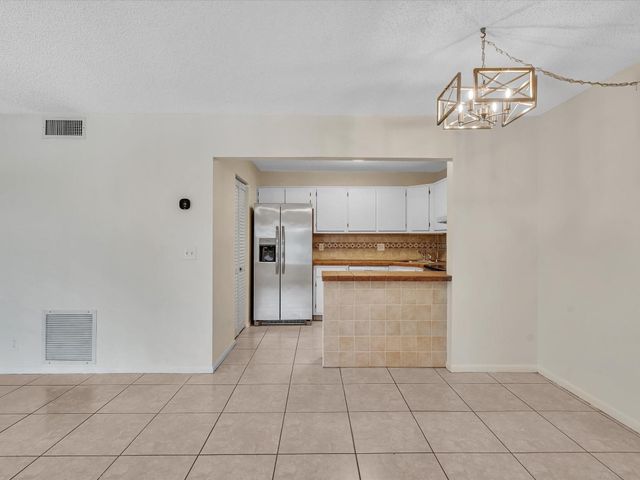 305 Knotty Pine Circle A2, Greenacres, FL 33463