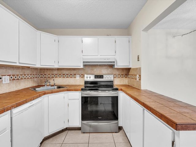 305 Knotty Pine Circle A2, Greenacres, FL 33463