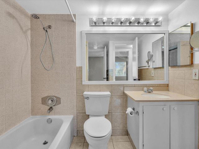 305 Knotty Pine Circle A2, Greenacres, FL 33463