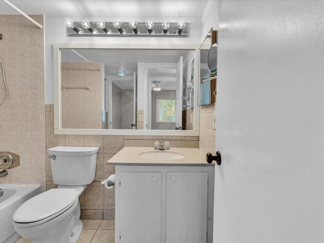 305 Knotty Pine Circle A2, Greenacres, FL 33463