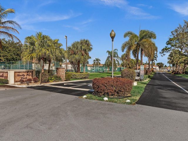 305 Knotty Pine Circle A2, Greenacres, FL 33463