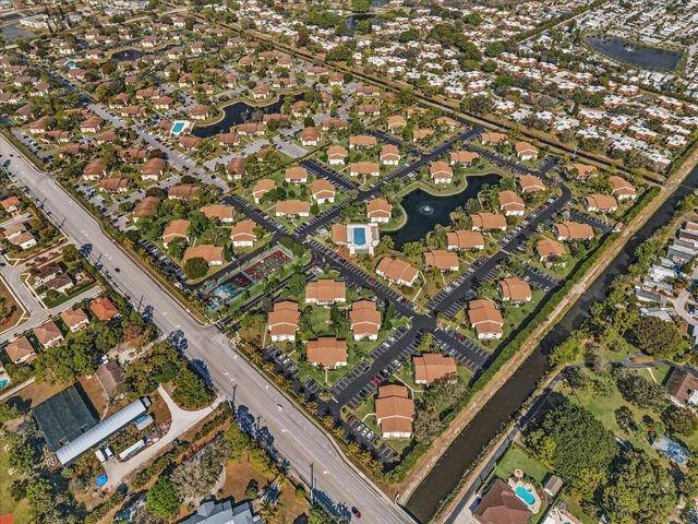305 Knotty Pine Circle A2, Greenacres, FL 33463