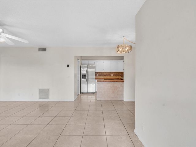 305 Knotty Pine Circle A2, Greenacres, FL 33463