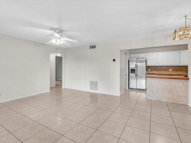 305 Knotty Pine Circle A2, Greenacres, FL 33463