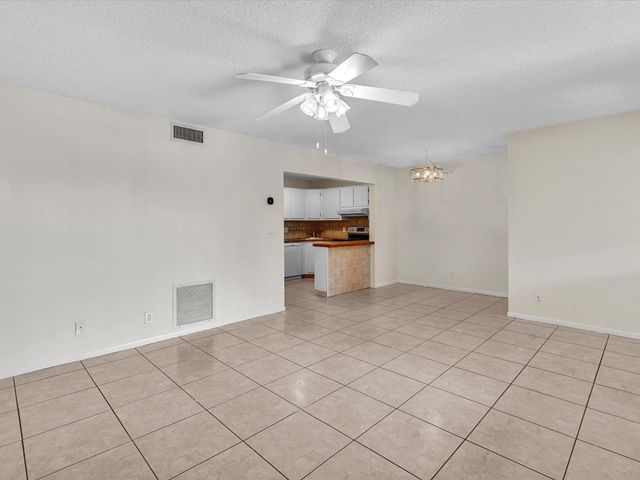 305 Knotty Pine Circle A2, Greenacres, FL 33463