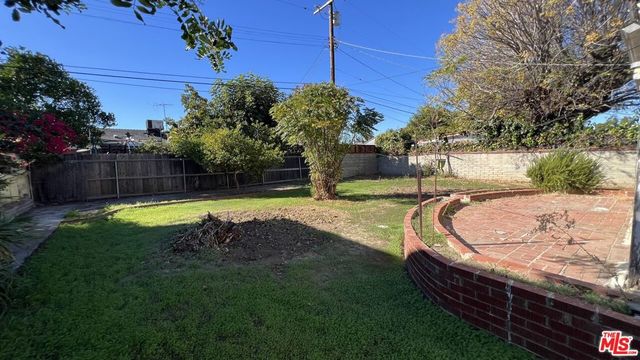 7725 Nestle Avenue, Reseda, CA 91335