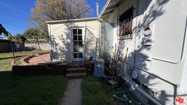 7725 Nestle Avenue, Reseda, CA 91335