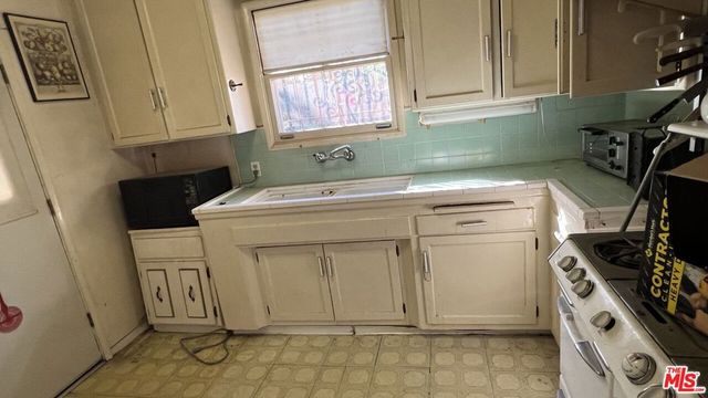 7725 Nestle Avenue, Reseda, CA 91335