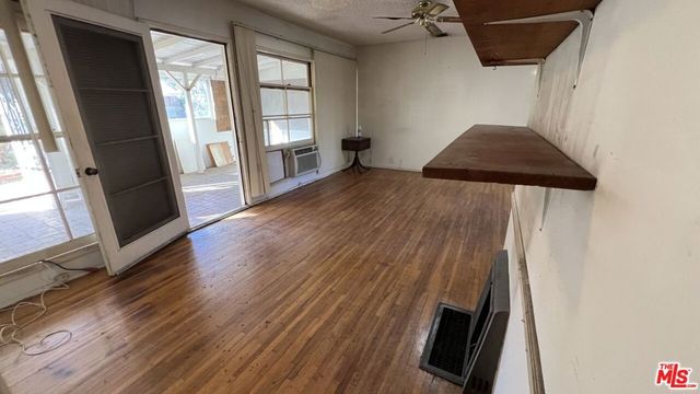 7725 Nestle Avenue, Reseda, CA 91335