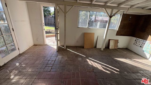 7725 Nestle Avenue, Reseda, CA 91335