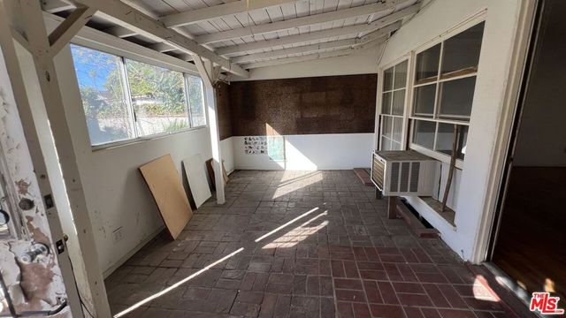 7725 Nestle Avenue, Reseda, CA 91335