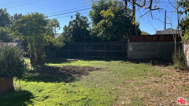 7725 Nestle Avenue, Reseda, CA 91335