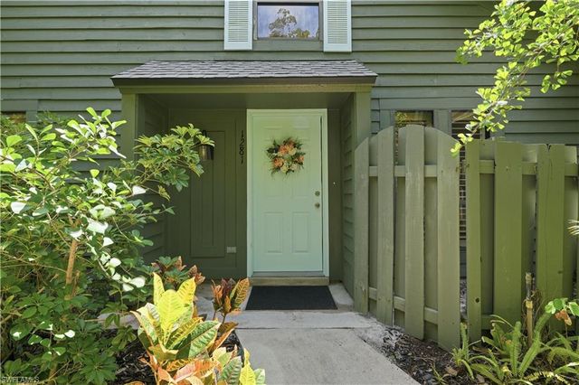1281 Solana RD, Naples, FL 34103